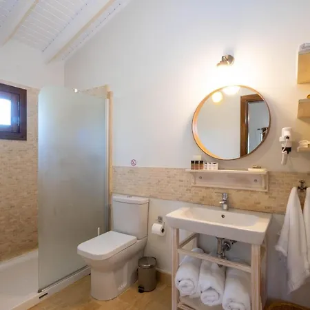 Akdeniz Bahcesi Çıralı